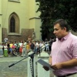 protest pred katedralou