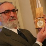 Spravodlivý medzi národmi - Jozef Chladný syn záchranca rodiny Emanuela Bodnera s ocenením.
