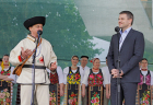 maj pri pamatniku2