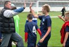 Futbalisti zo Z¦ Banská Bystrica s trénerom po posledom zápase v skupinovej ?asti turnaja, v ktorom porazili Z¦ Sokolce vysokým rozdielom 9:0. Nitra, 3. júna 2013.
