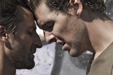 bod na stupnici sivej