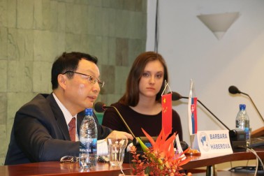 cinsky velvyslanec na umb