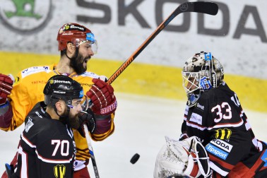 SR Hokej TL play off 1/4 Trenčín Banská Bystrica TNX