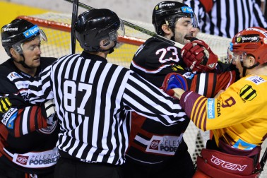 SR Hokej TL play off 1/4 Trenčín Banská Bystrica TNX