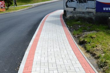 chodník odbočka Lazovná ul.