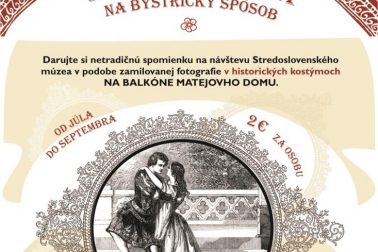 Rómeo_a_Júlia_na_bystricaký_spôsob_fotenie_v_historických_kostýmoch_na_balkóne_v_MD