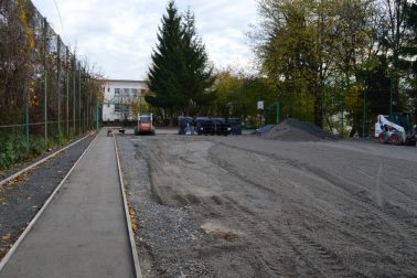 3_ZŠ SSV_práce na ihrisku na Šoltésovej ulici v tesnej blízkosti školy