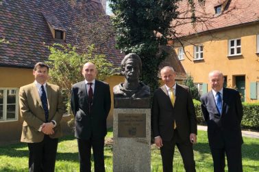 zľava_Graf von Hundt - riaditeľ Fuggerovskej nadácie_Vladimír Sklenka historik_primátor Ján Nosko_generálny konzul SR v Mníchove Ján Voderacký