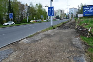 Chodník na Nám. Ľ. Štúra Poľná,Kaufland počas opravy