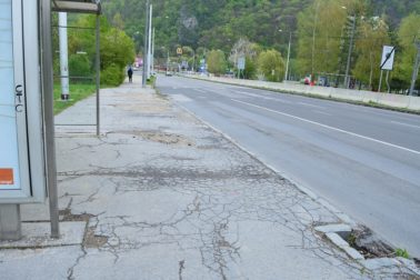 Chodník na Nám. Ľ. Štúra Poľná,Kaufland pred opravou