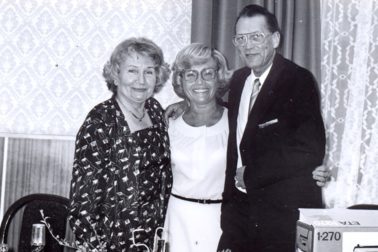 Darina Nábělková (vľavo) so zdravotnou sestrou Editou Laiferovou a chirurgom Bohumilom Písečným