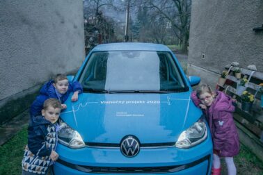 tvorivy detsky tim pri ziskanom automobile