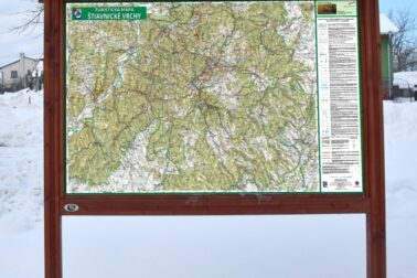 turistická mapa v stojane