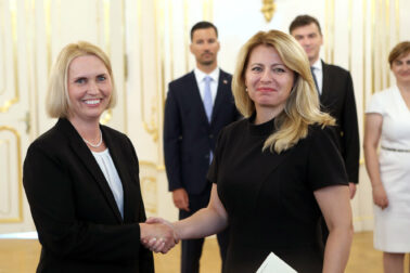 Zľava americká vyľvyslankyňa v SR Bridget A. Brink a prezidentka SR Zuzana Čaputová
