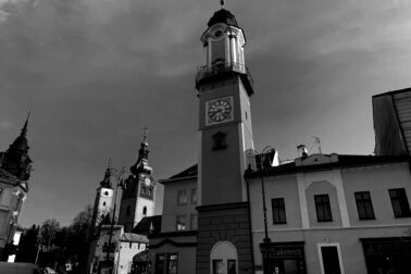 hodinova veza neosvetlena