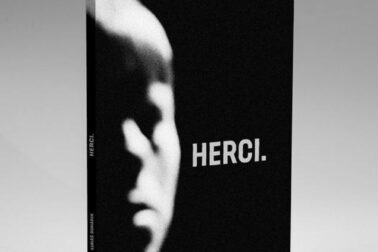 kniha herci