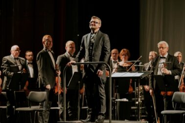 01 Dirigent Jan Prochazka a orchester Statnej opery, foto K. Baranyai