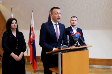 Zľava Jarmila Kmeťová, Tomáš Drucker a Róbert Zsembera