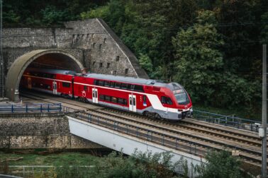 Elektrická poschodová jednotka ZSSK Stadler KISS