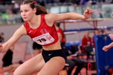 Alexandra Gregušová pri behu na 60 m prekážok