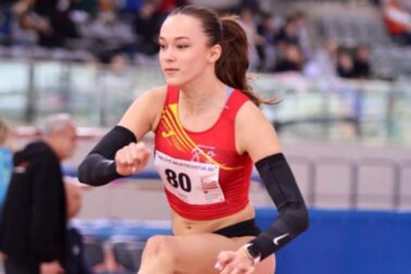 Nina Hejčíková pri rekordnom behu na 60 m prekážok kategórie U 18