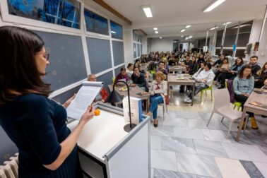 04_UNL_2026_Eva Lešníková číta v priestoroch GJGT