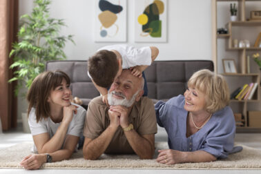 Do roku 2040 bude na 100 detí pripadať až 180 seniorov