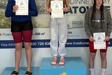 Karolína Glezgová 1. miesto 200 prsia