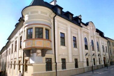 2_sucasne sidlo LHM v budove SVK