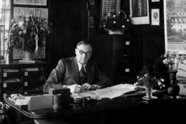 Ladislav Hudec v pracovni