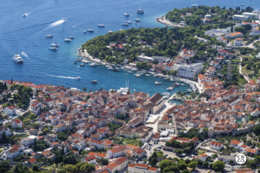 Mesto Hvar - Chorvátske pobrežie z neba