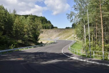 Nová cesta s chodníkom na Pršiansku terasuna