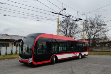 nove trolejbusy