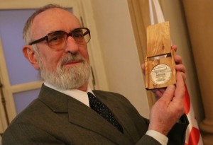 Spravodlivý medzi národmi - Jozef Chladný syn záchranca rodiny Emanuela Bodnera s ocenením.