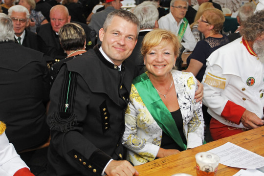 Akcie sa zúčastnil aj nedávno menovaný minister školstva Peter Pellegrini. Na fotografii spolu s poslankyňou MsZ v Banskej Bystrici Ľubicou Laššákovou.