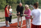 Poslanec-Vlastimil-Plavucha-slávnostne-prestrihol-pásku-deti-môžu-začať-športovať