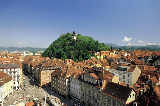 Rakúske mesto Graz so Schlossbergom