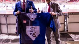 Hockey Team UMB odovzdal Svetielku nádeje 1.235 eur z dražby dresov