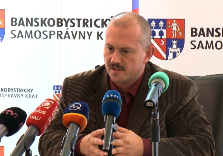 Predseda ĽSNS Marian Kotleba bude vo voľbách obhajovať post župana