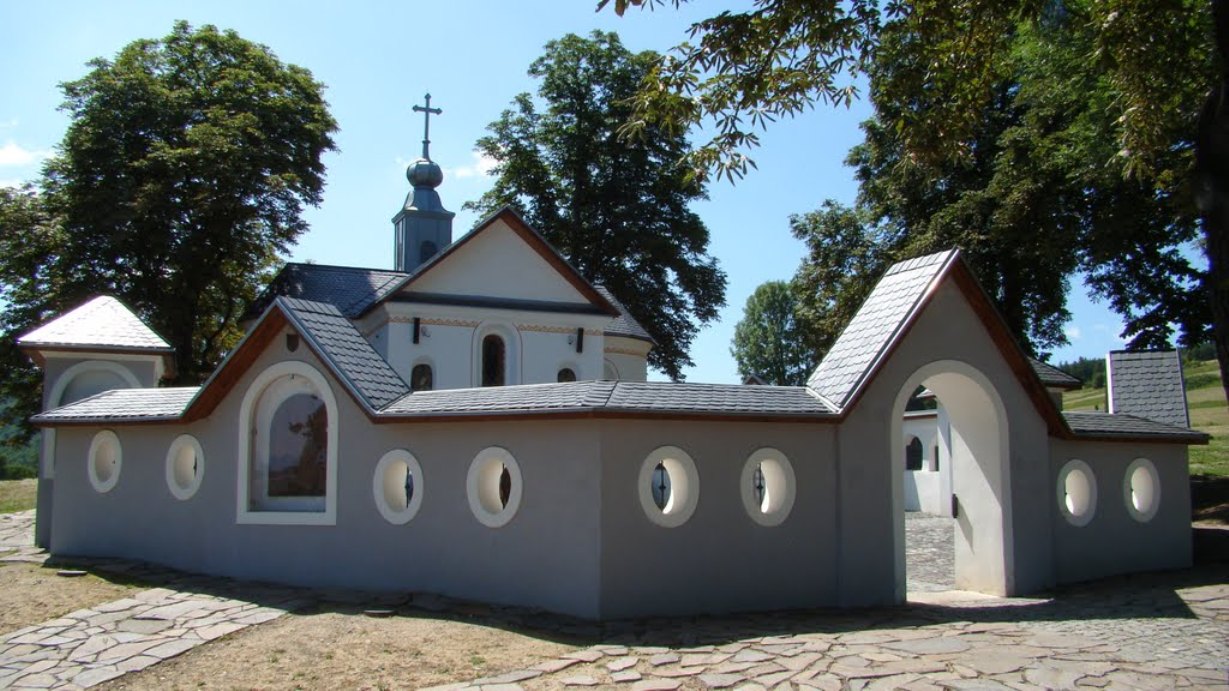 Urpin Vrch Urpín ukrýva vo svojich útrobách aj dve jaskyne