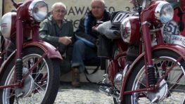 Ôsmy  zraz motocyklov JAWA PÉRÁK 3. júna 2018 je venovaný  Eduardovi Turcerovi