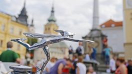 Nedeľné Potulky mestom o histórii domov na Námestí SNP