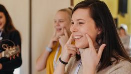 Do Bystrice zamierilo 300 dobrovoľníkov, pomáhali seniorom a pripravovali Godzonetour
