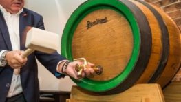 Exkluzívny pivný zážitok: Pilsner Urquell prinesie do Banskej Bystrice nefilter z dubového suda