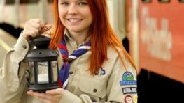 Betlehemské svetlo prichádza na Slovensko, skauti ho rozdajú aj v Banskej Bystrici