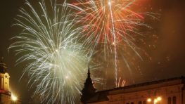 FOTO: Skvelé novoročné ohňostrojové divadlo na Námestí SNP