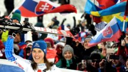 Petra Vlhová vo Flachau v slalome opäť triumfovala, Shiffrinová až tretia + HLASY