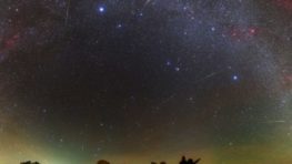Na nočnej oblohe môžeme pozorovať meteorický roj Lyridy