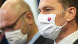 Otvoriť či ďalej nechať zatvorené Slovensko aj po Veľkej noci?