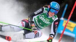 Silný vietor odfúkol Petre Vlhovej šancu na víťazstvo v Semmeringu, po 1. kole viedla